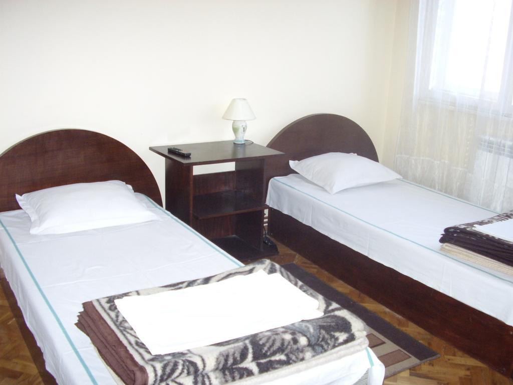 Family Hotel "May" Petrich  Room photo