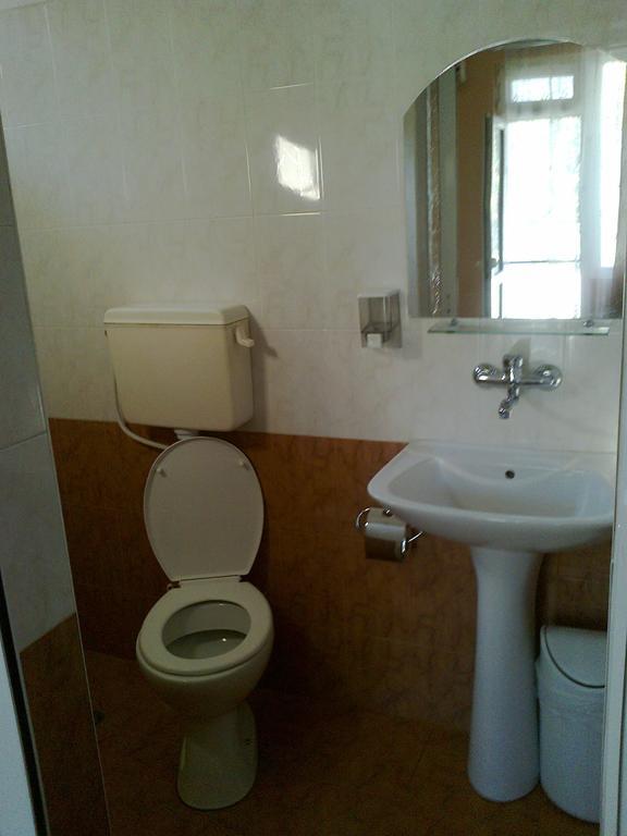 Family Hotel "May" Petrich  Room photo